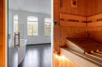 Sauna mit Blick ins Badezimmer
